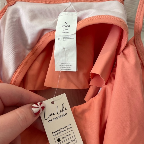 Woman’s bikini top - Picture 3 of 4